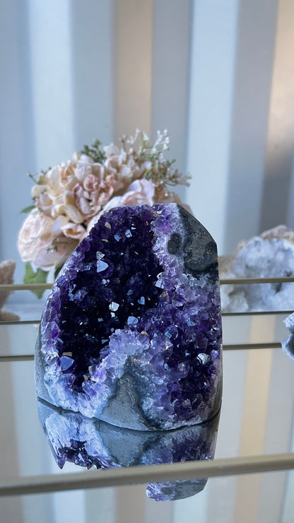 Amethyst cluster self standing 1kg D