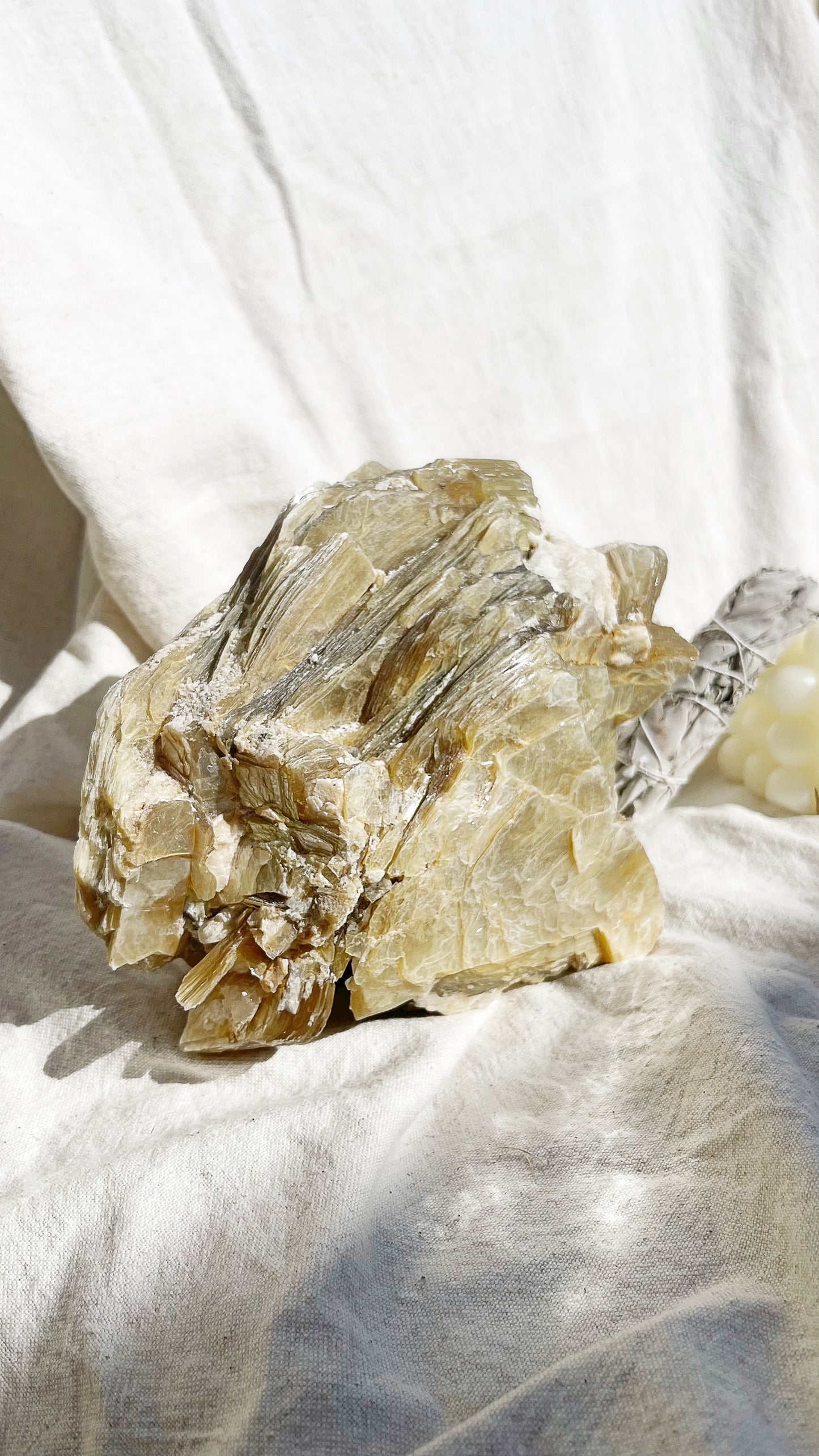 Golden leaf Mica/Muscovite - Self standing