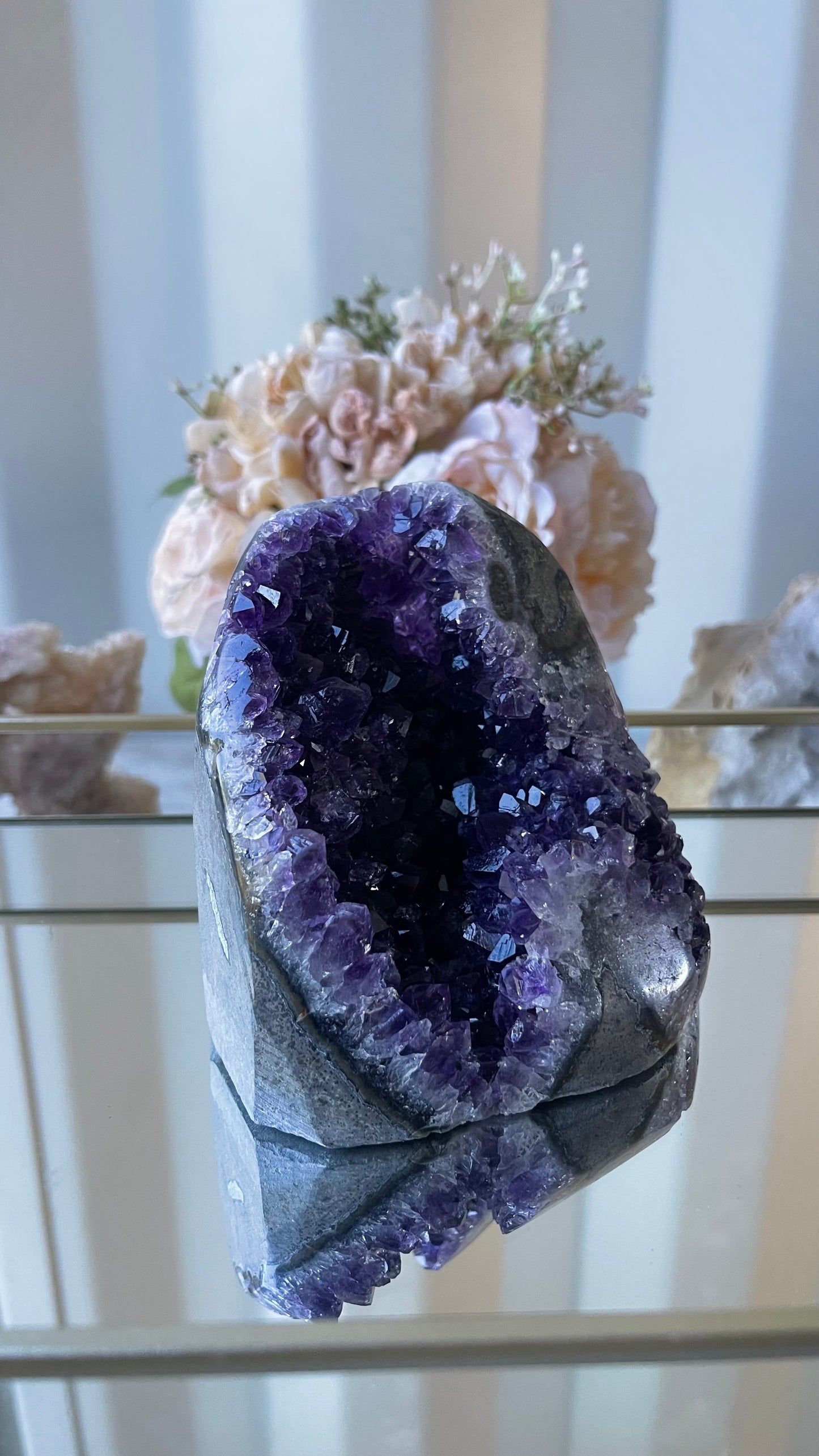 Amethyst cluster self standing 1kg D