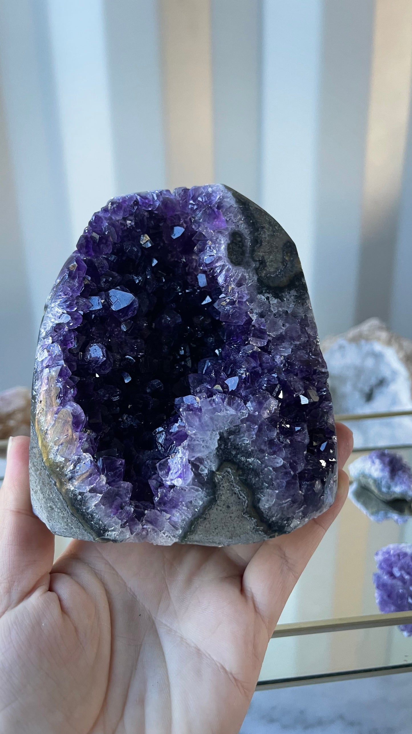 Amethyst cluster self standing 1kg D